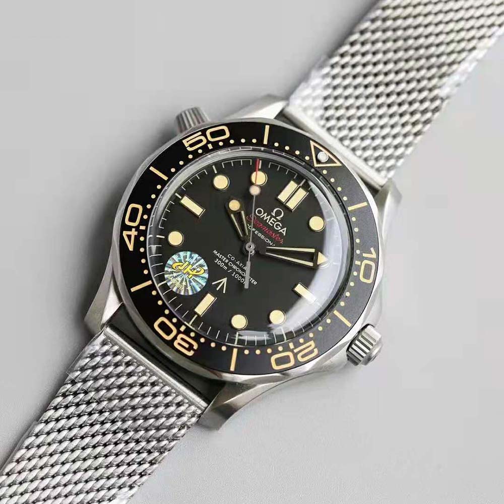 Omega Men Seamaster Diver 300M Co-Axial Master Chronometer 42 mm 007 Edition-Black (5)-1