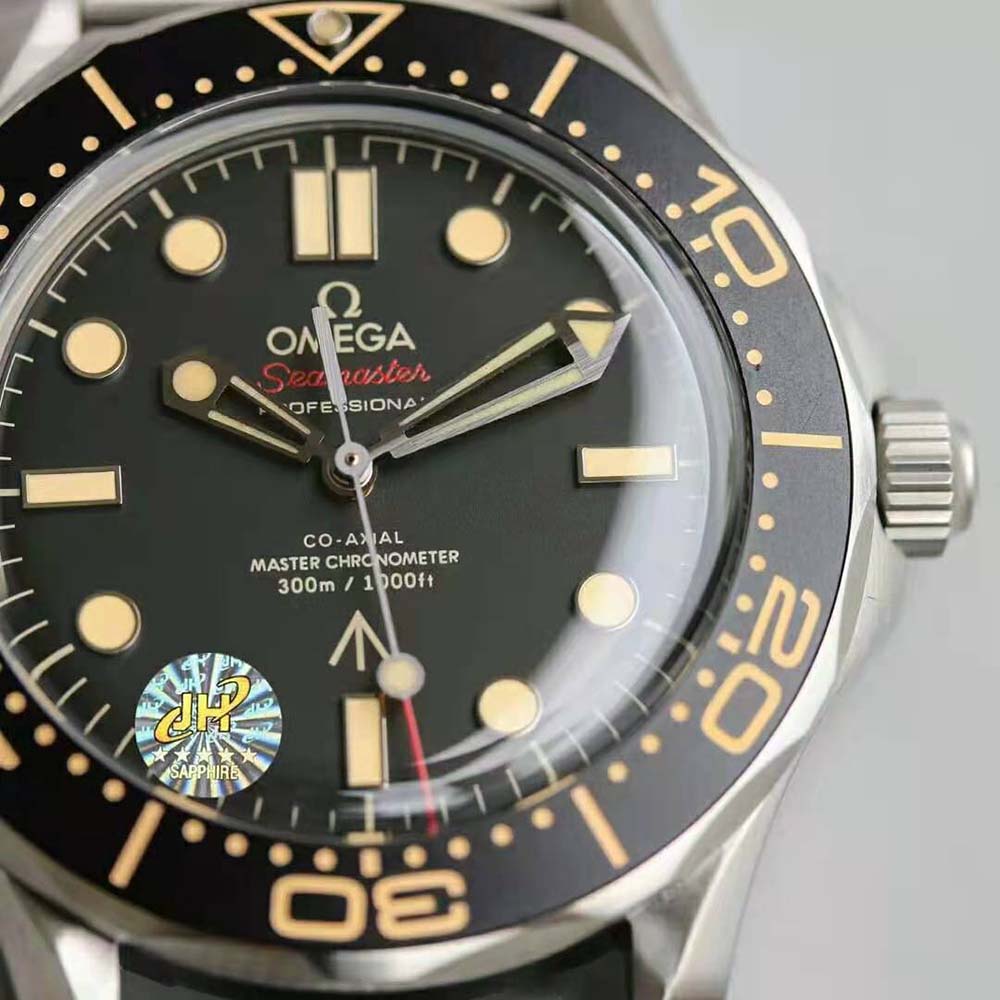 Omega Men Seamaster Diver 300M Co-Axial Master Chronometer 42 mm 007 Edition-Black (6)-1