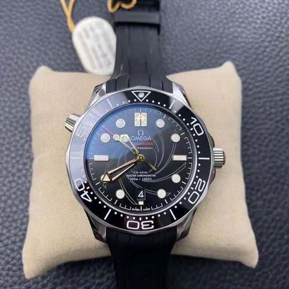 Omega Men Seamaster Diver 300M Co-Axial Master Chronometer 42 mm-Black (2)