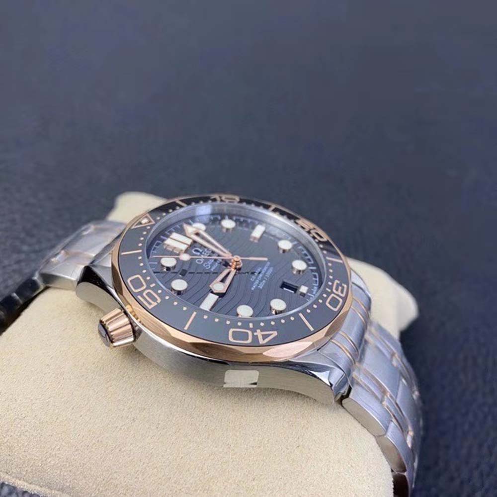 Omega Men Seamaster Diver 300M Co-Axial Master Chronometer 42 mm in Steel ‑ Sedna™ Gold-Black (3)