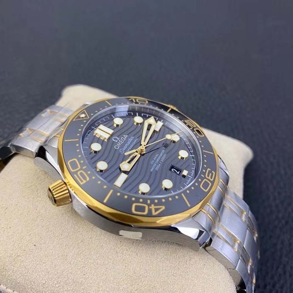 Omega Men Seamaster Diver 300M Co-Axial Master Chronometer 42 mm in Steel ‑ Yellow Gold-Black (5)