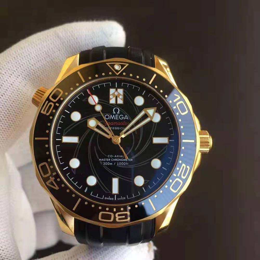 Omega Men Seamaster Diver 300M Co-Axial Master Chronometer 42 mm in Yellow Gold-Black (2)