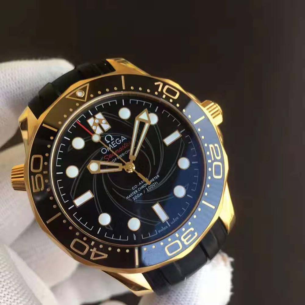 Omega Men Seamaster Diver 300M Co-Axial Master Chronometer 42 mm in Yellow Gold-Black (3)