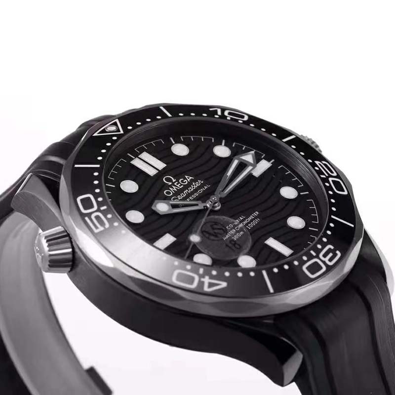 Omega Men Seamaster Diver 300M Co-Axial Master Chronometer 43.5 mm in Black Ceramic (5)