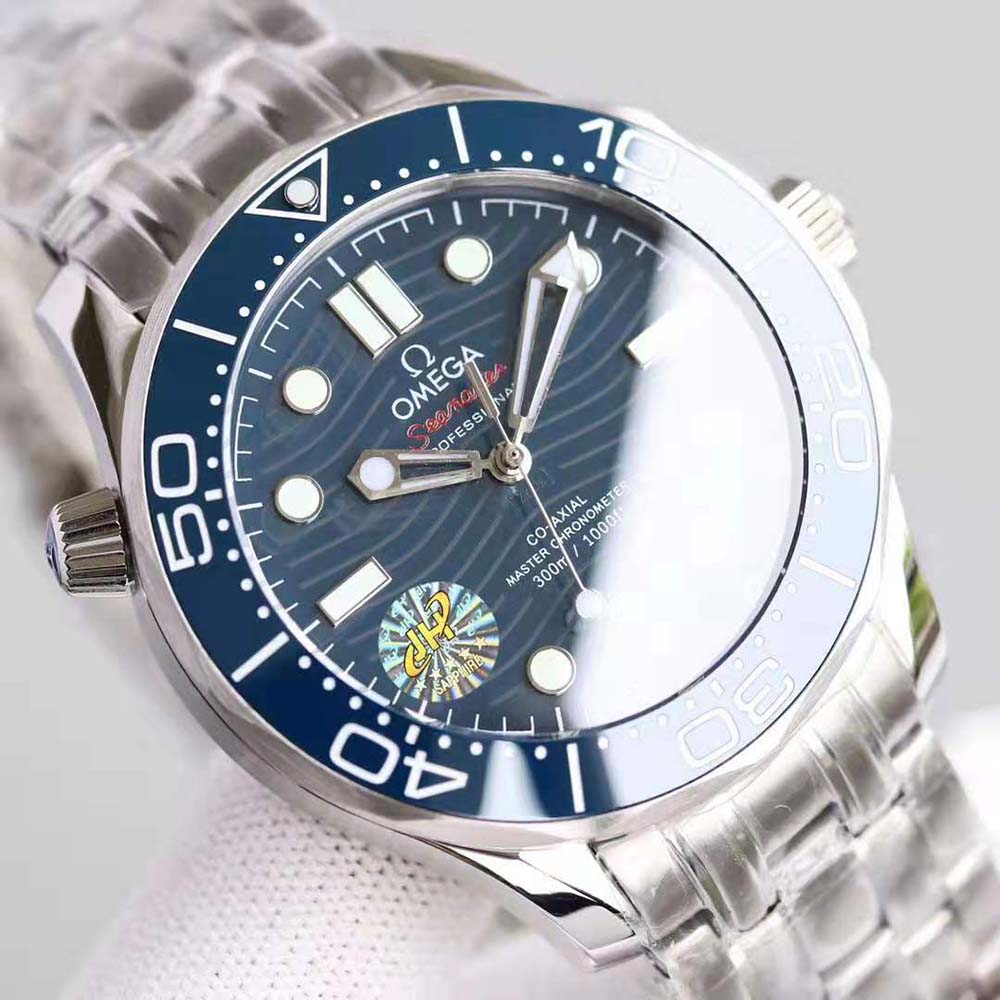Omega Men Seamaster Diver 300M Co‑Axial Master Chronometer 42 mm in Stainless Steel-Blue (5)