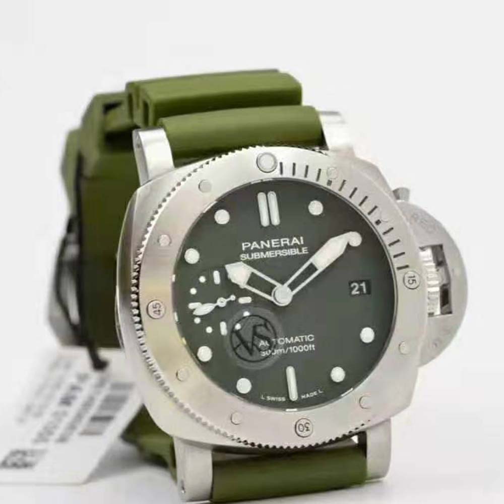 Panerai Men Submersible 42 mm in Stainless Steel-Green (7)