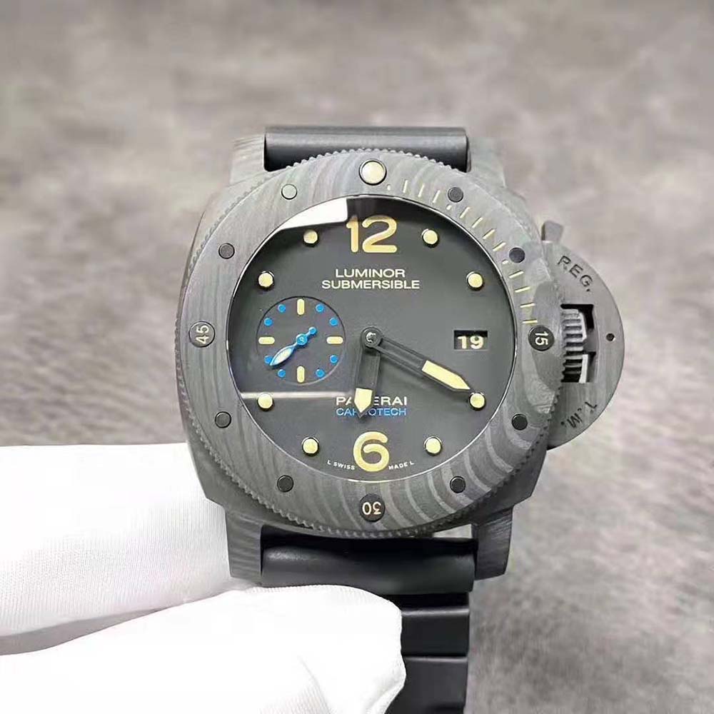 Panerai Men Submersible Carbotech 47 mm-Black (2)