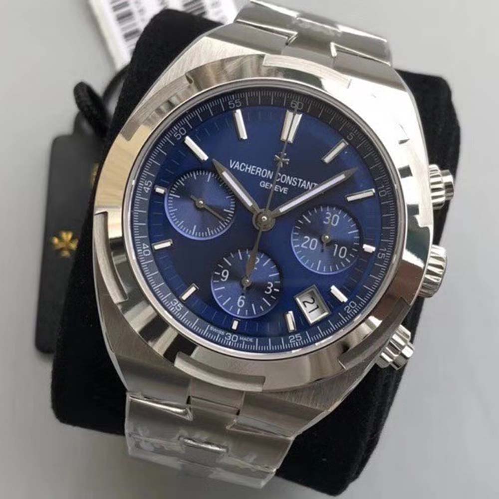 Vacheron Constantin Men Overseas Chronograph 42.50 mm in Stainless Steel-Blue (4)