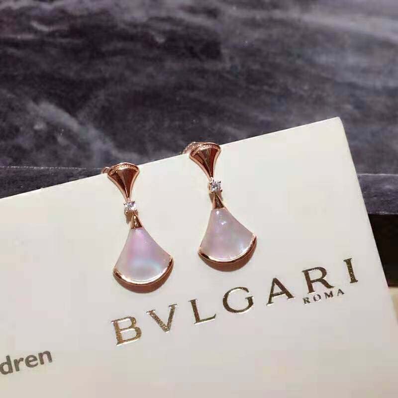 Bulgari Divas Dream Earrings in Rose Gold with Mother of Pearl-White (2)