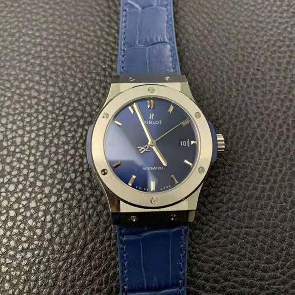 Hublot Men Classic Fusion Titanium Blue 42 mm (2)