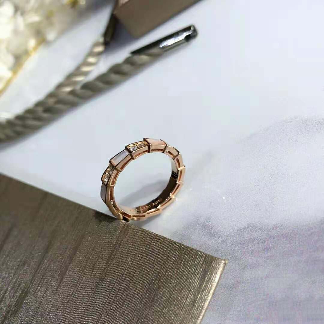 Bulgari Serpenti Viper Ring in Rose Gold with Mother of Pearl (4)