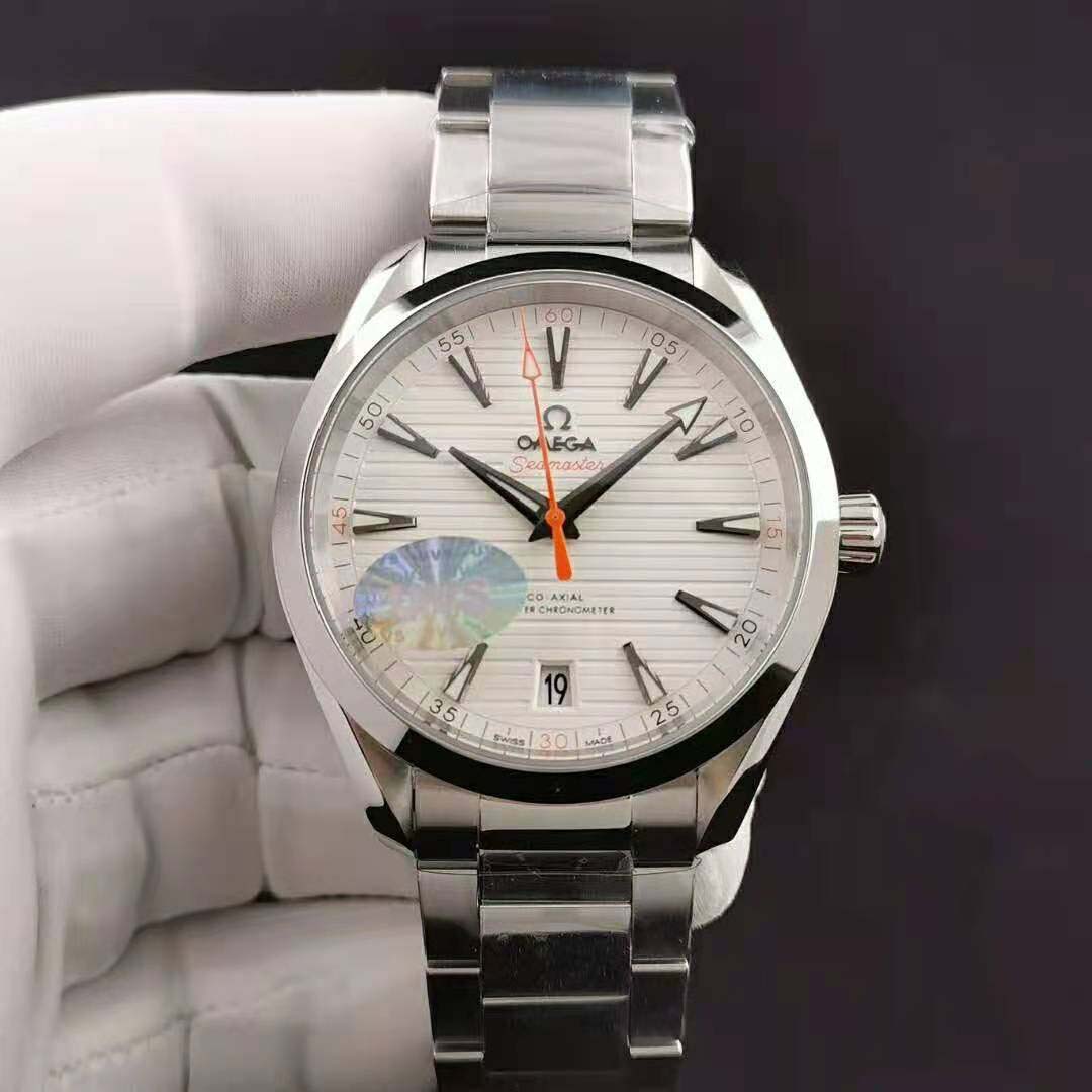 Omega Men Seamaster Aqua Terra 150M Co‑Axial Master Chronometer 41 mm in Steel-White (2)
