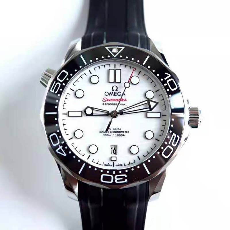 Omega Men Seamaster Diver 300M Co‑Axial Master Chronometer 42 mm in Steel-White (2)
