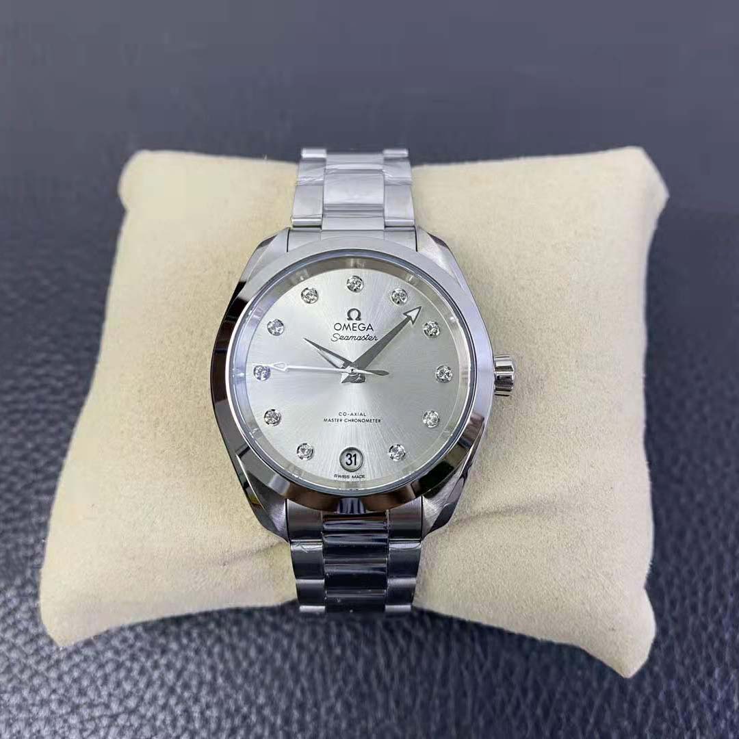 Omega Women Seamaster Aqua Terra 150M Co‑Axial Master Chronometer 34 mm in Steel-Silver (2)