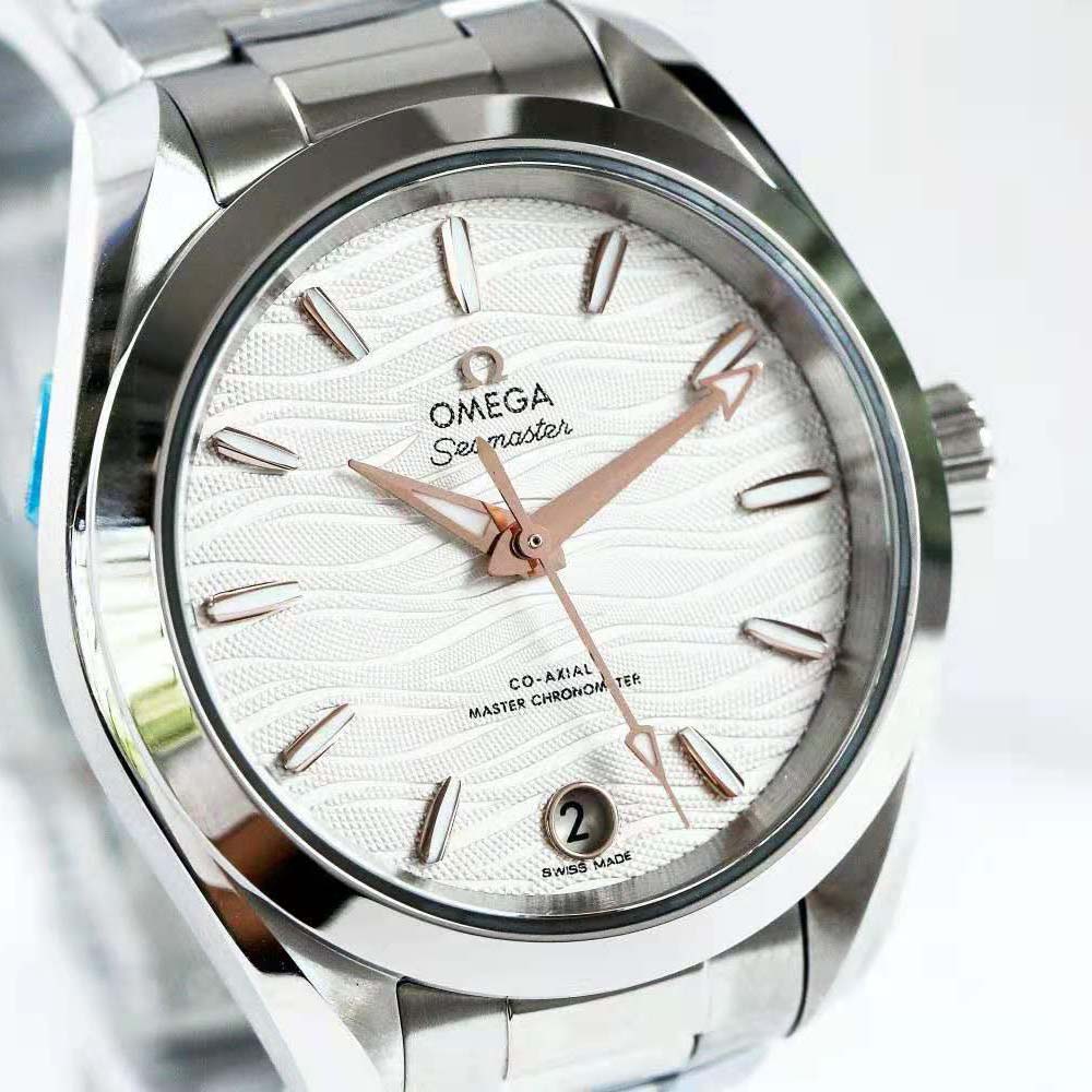 Omega Women Seamaster Aqua Terra 150M Co‑Axial Master Chronometer 34 mm in Steel-Silver (4)