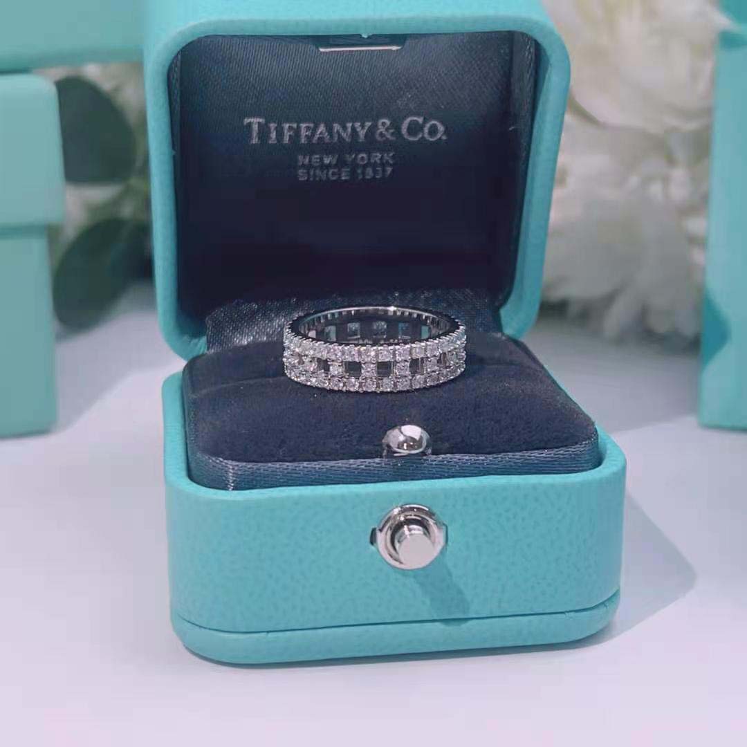 Tiffany T True Wide Ring in White Gold with Diamonds-Silver (4)