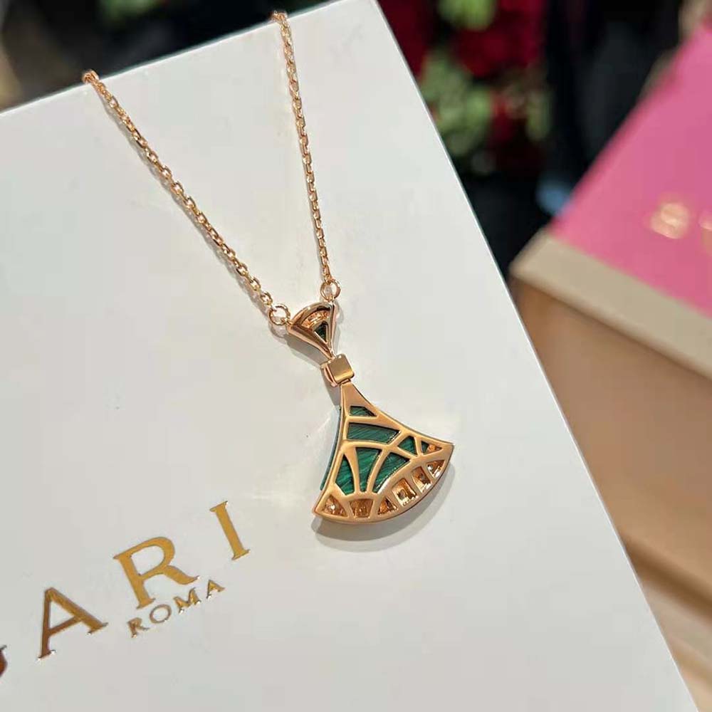 Bvlgari Women DIVAS’ DREAM Necklace in 18 KT Rose Gold with Pendant Set-Green (9)