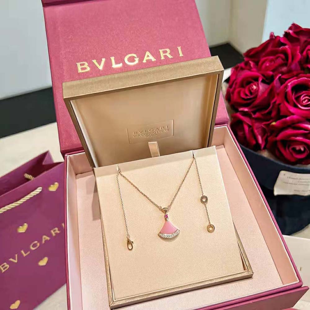Bvlgari Women DIVAS’ DREAM Necklace in 18 KT Rose Gold with Pendant Set-Pink (6)