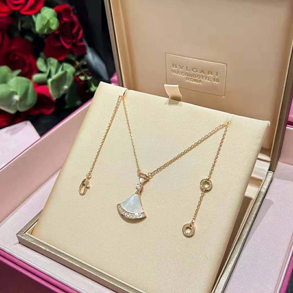 Bvlgari Women DIVAS’ DREAM Necklace in 18 KT Rose Gold with Pendant Set-White (4)