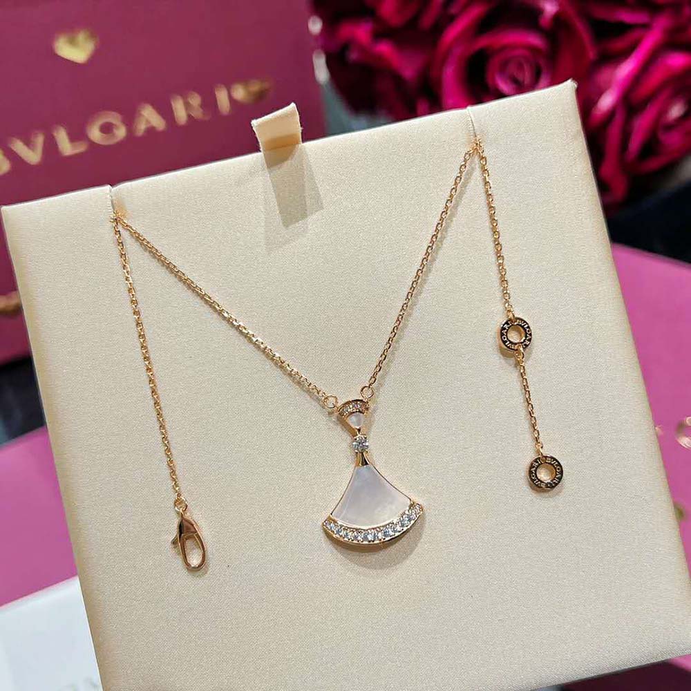 Bvlgari Women DIVAS’ DREAM Necklace in 18 KT Rose Gold with Pendant Set-White (7)