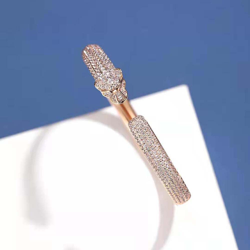 Cartier Women Panthère de Cartier Bracelet in Rose Gold with Diamonds (3)