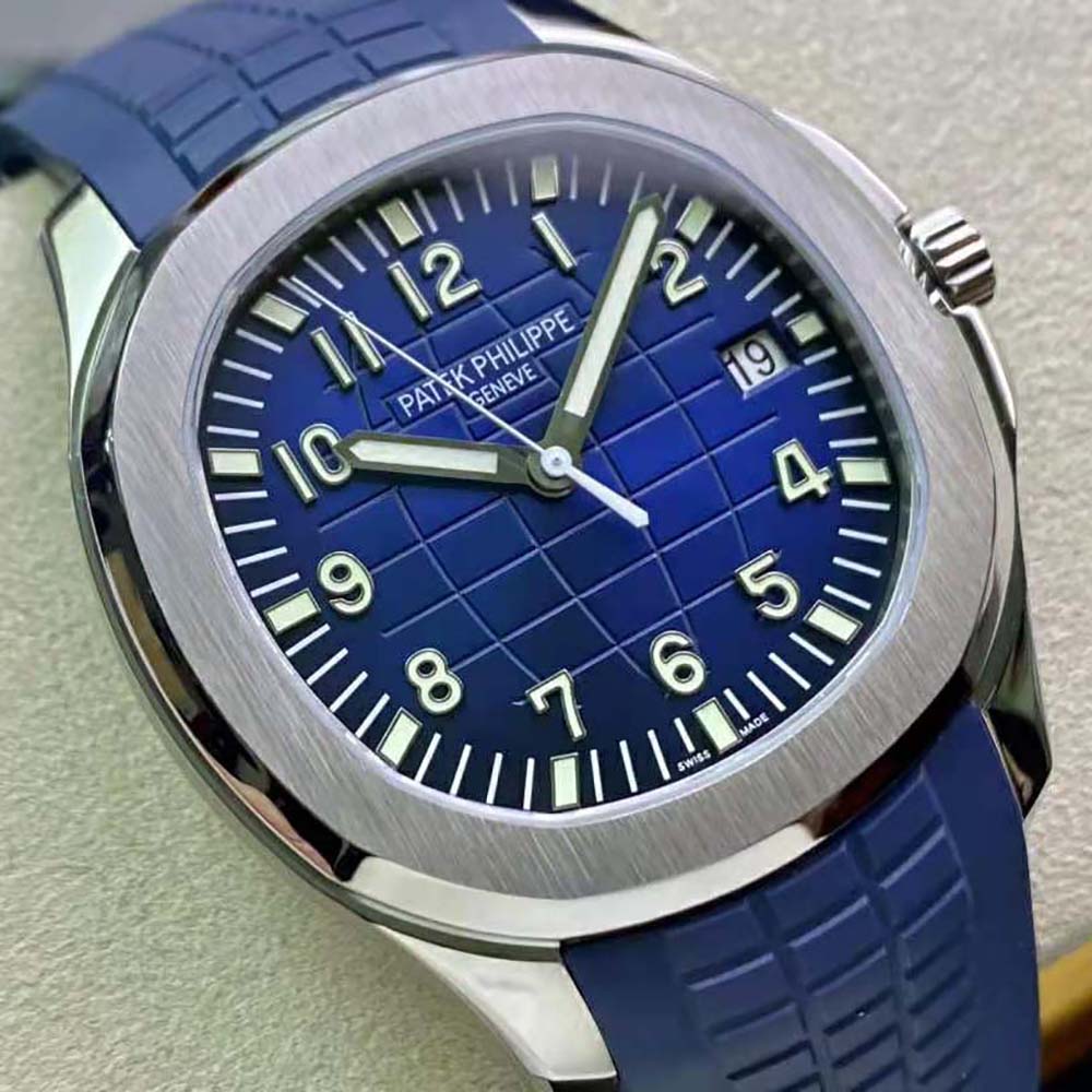 Patek Philippe Men Aquanaut Self-Winding 42.2 mm in White Gold-Blue (3)