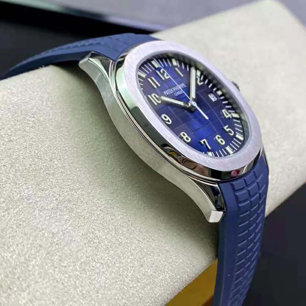 Patek Philippe Men Aquanaut Self-Winding 42.2 mm in White Gold-Blue (9)