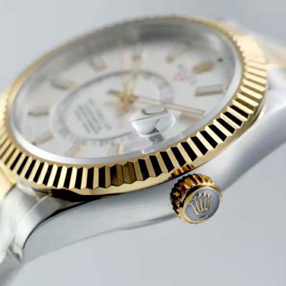 Rolex Men More Sky-Dweller Technical Details 42 mm in Oystersteel and Yellow Gold (7)