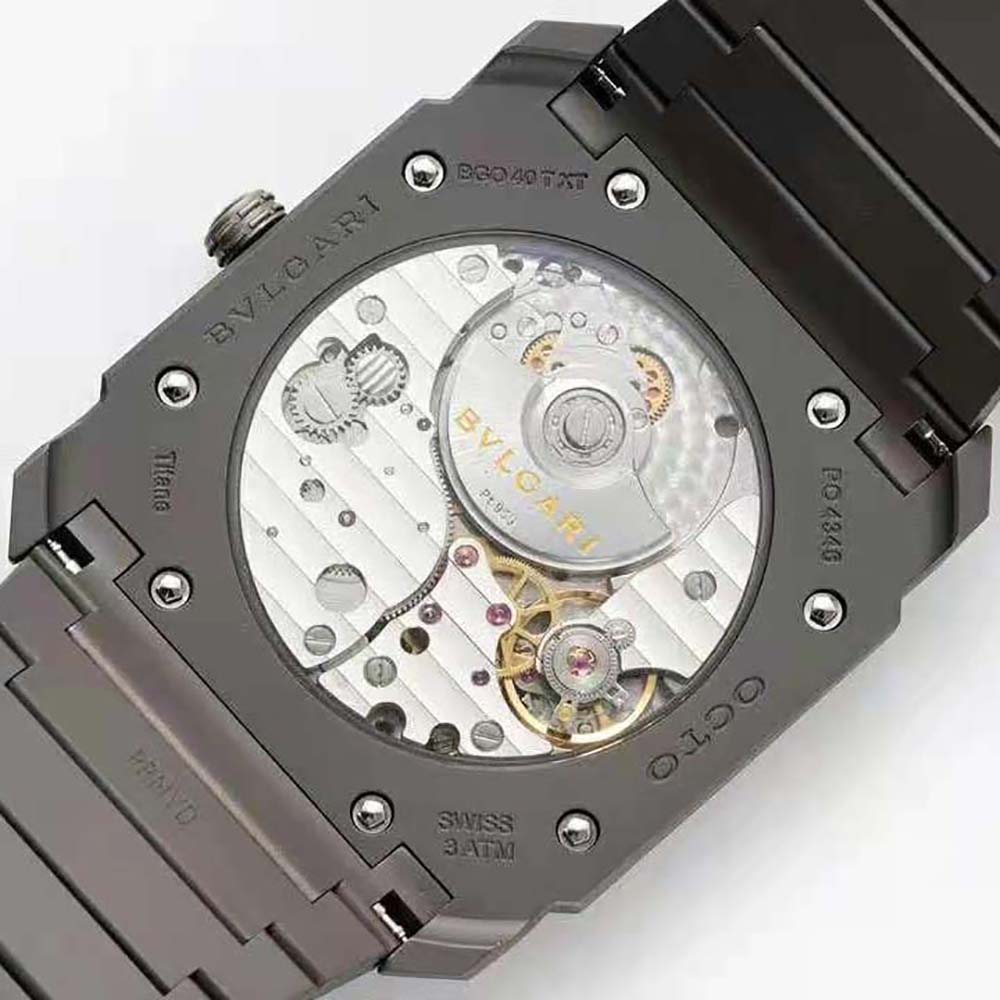 Bulgari Men Octo Finissimo Automatic Winding 40 mm in Black Sandblasted Ceramic (10)