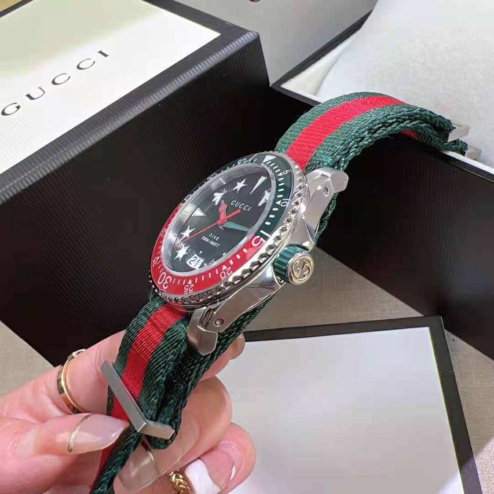 Gucci Dive Watch Quartz Movement 40 mm in Steel-Green (8)