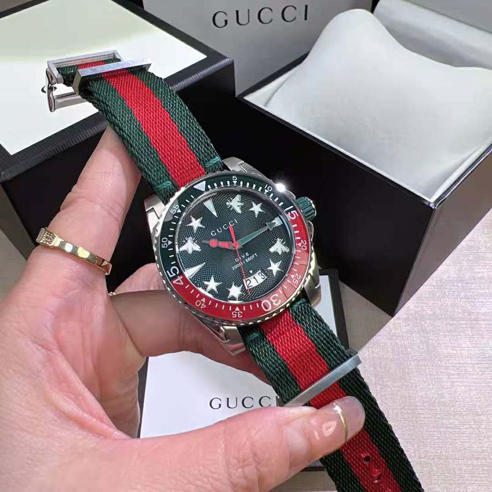 Gucci Dive Watch Quartz Movement 40 mm in Steel-Green (9)