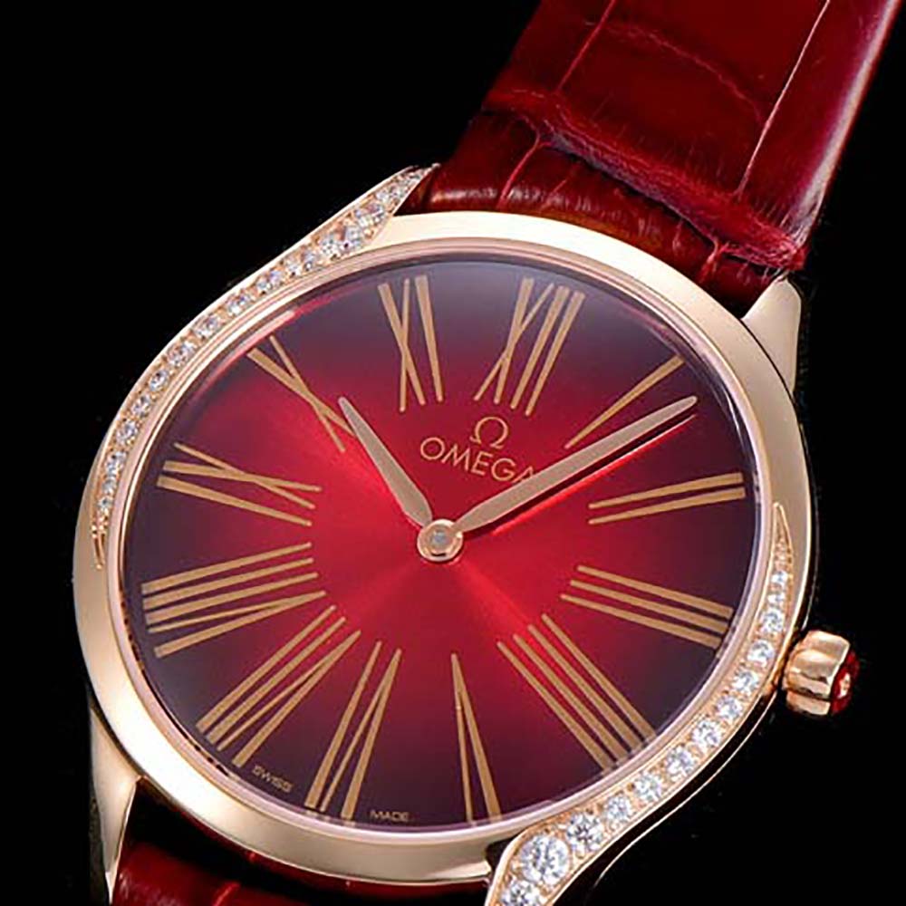 Omega Women De Ville Trésor Quartz 36 mm in Moonshine™ Gold-Red (4)