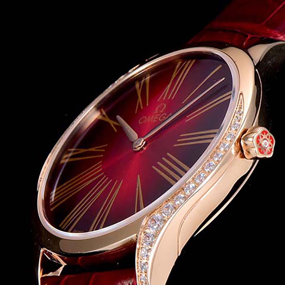 Omega Women De Ville Trésor Quartz 36 mm in Moonshine™ Gold-Red (7)