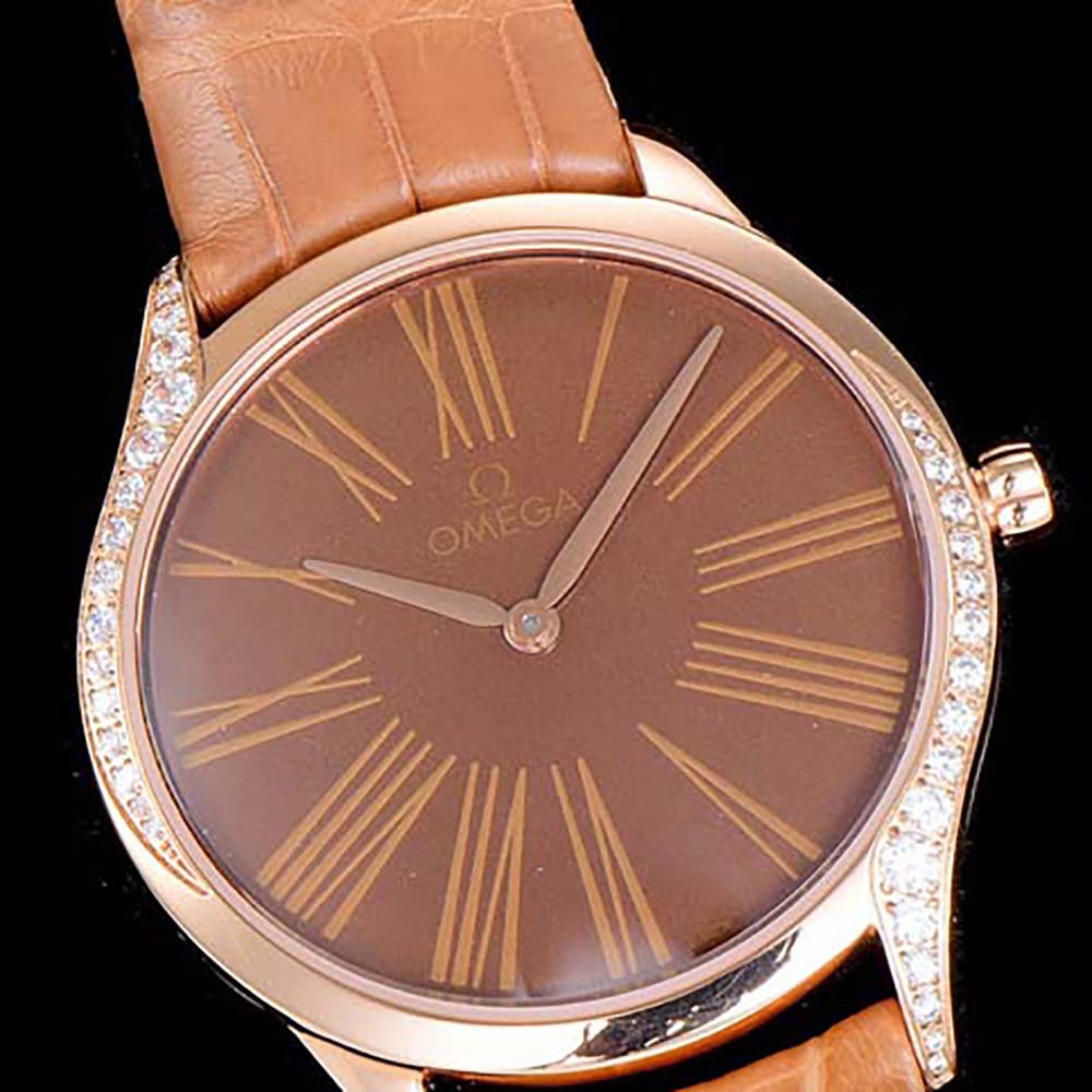 Omega Women De Ville Trésor Quartz 36 mm in Sedna™ Gold-Brown (6)