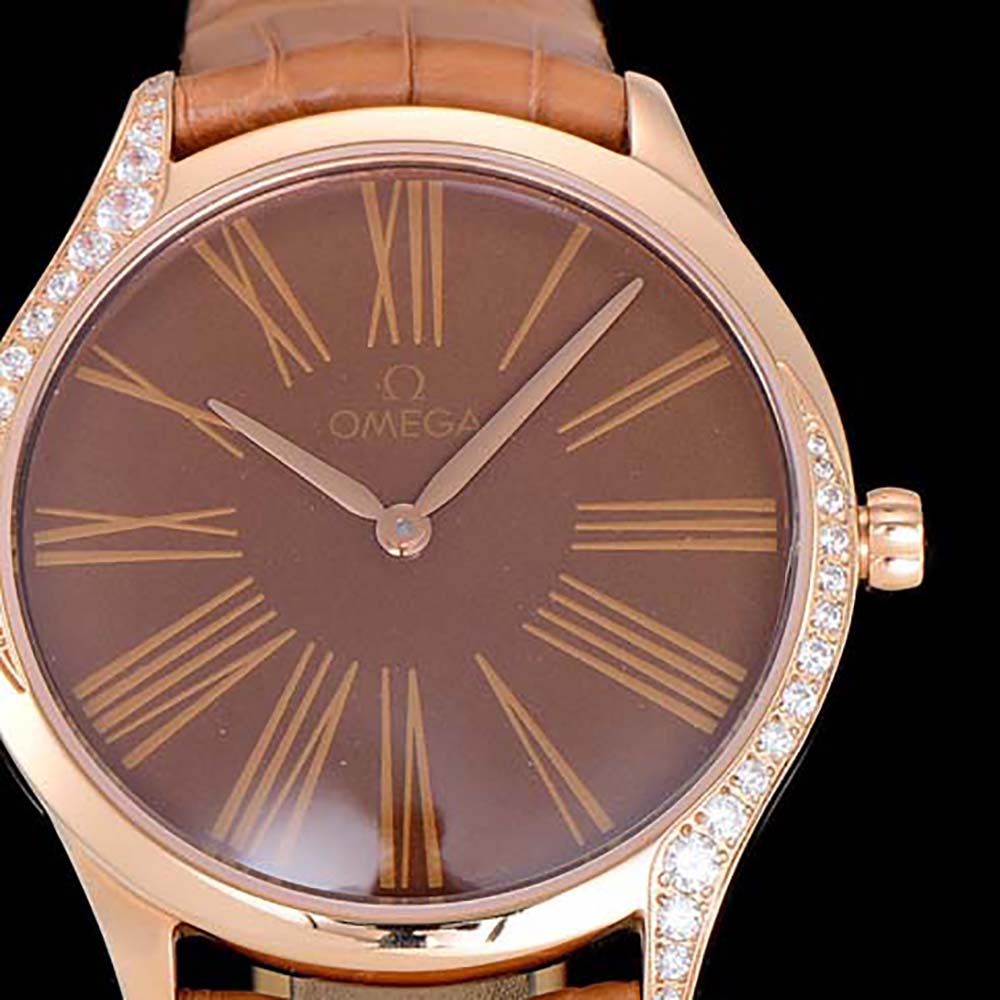 Omega Women De Ville Trésor Quartz 36 mm in Sedna™ Gold-Brown (8)