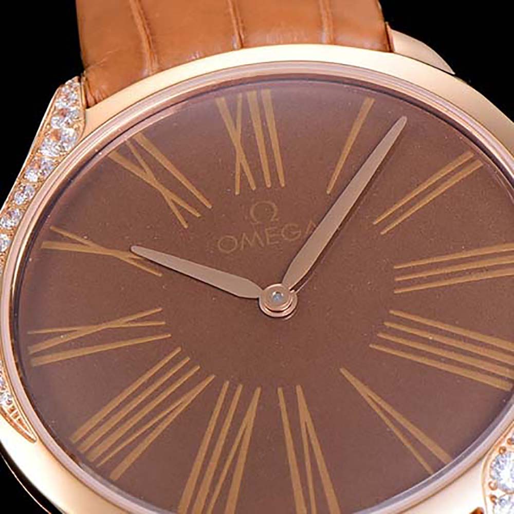 Omega Women De Ville Trésor Quartz 36 mm in Sedna™ Gold-Brown (9)