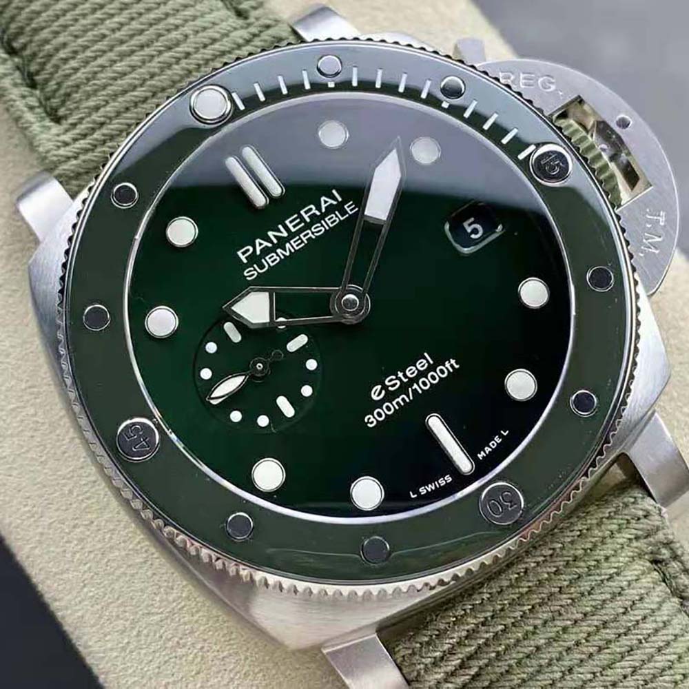 Panerai Men Submersible QuarantaQuattro ESteel™ Verde Smeraldo 44 mm-Green (3)