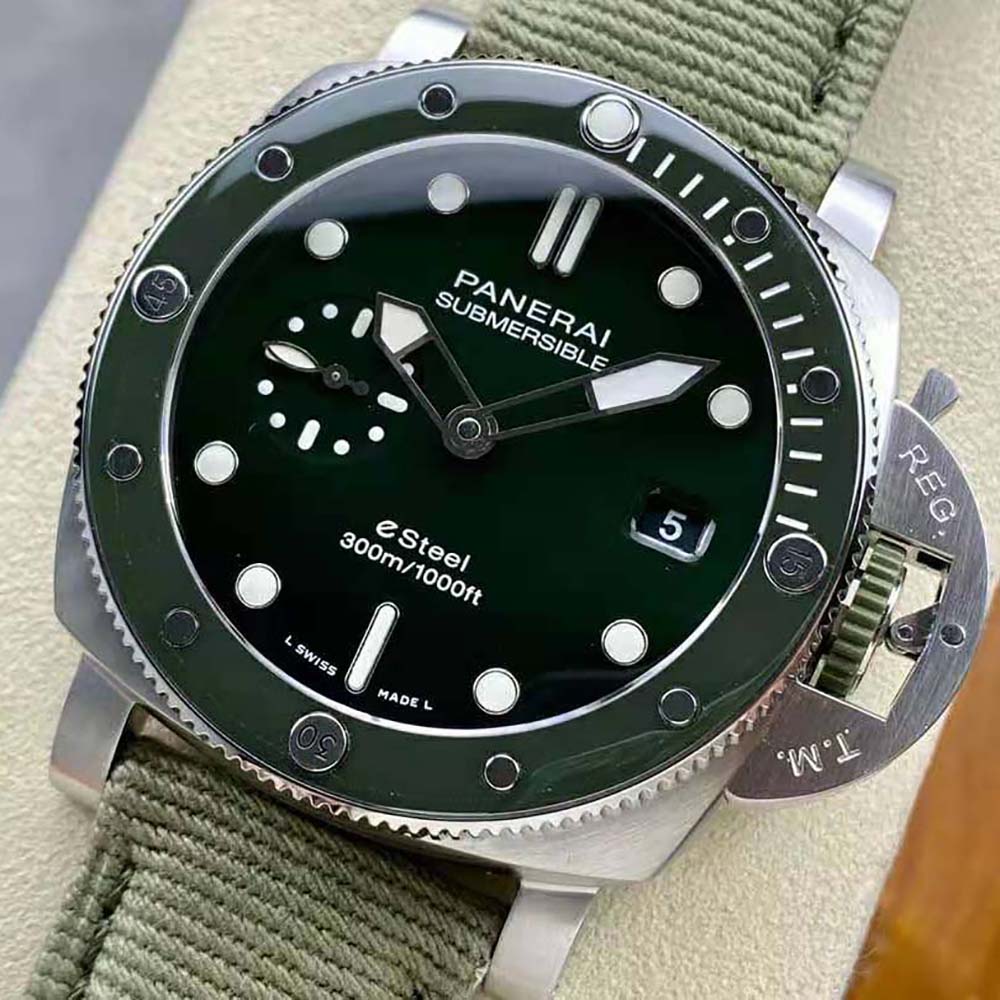 Panerai Men Submersible QuarantaQuattro ESteel™ Verde Smeraldo 44 mm-Green (4)