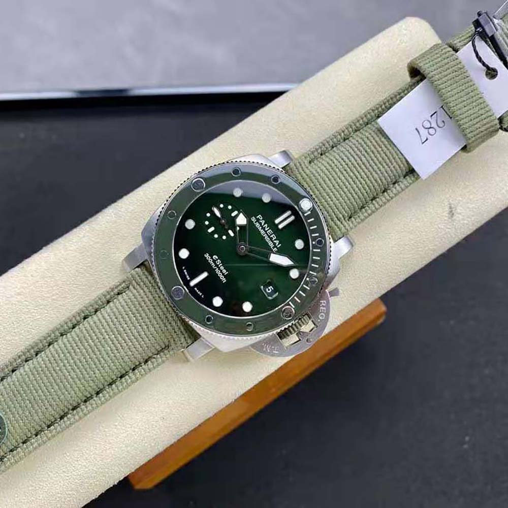 Panerai Men Submersible QuarantaQuattro ESteel™ Verde Smeraldo 44 mm-Green (5)