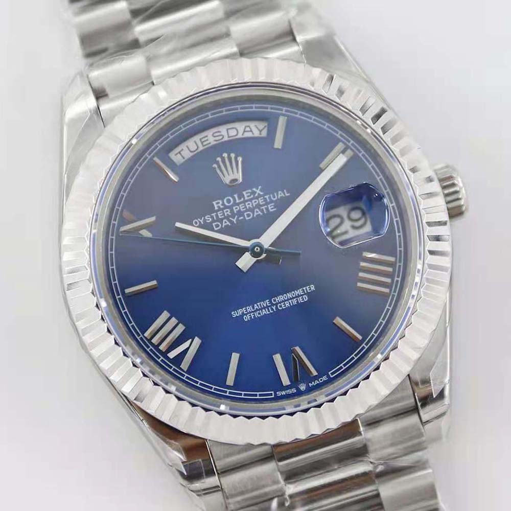 Rolex Women More Day-Date Technical Details Oyster 40 mm in Platinum-Navy (3)