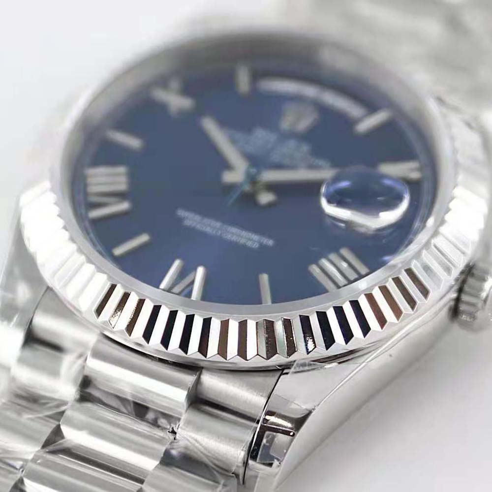 Rolex Women More Day-Date Technical Details Oyster 40 mm in Platinum-Navy (4)