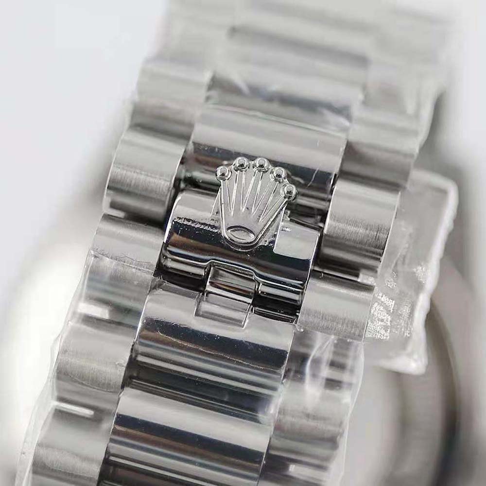 Rolex Women More Day-Date Technical Details Oyster 40 mm in Platinum-Navy (9)