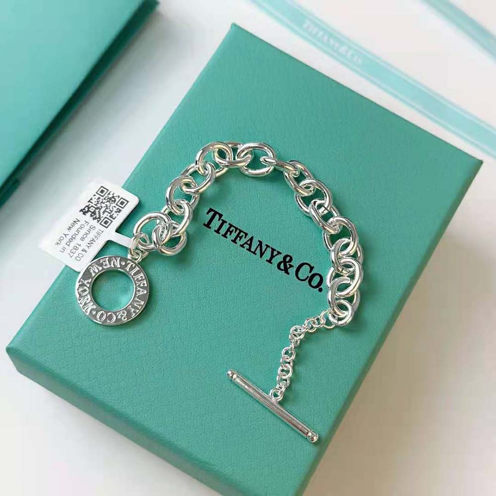 Tiffany Heart Tag Bracelet in Silver with a Diamond Medium (3)