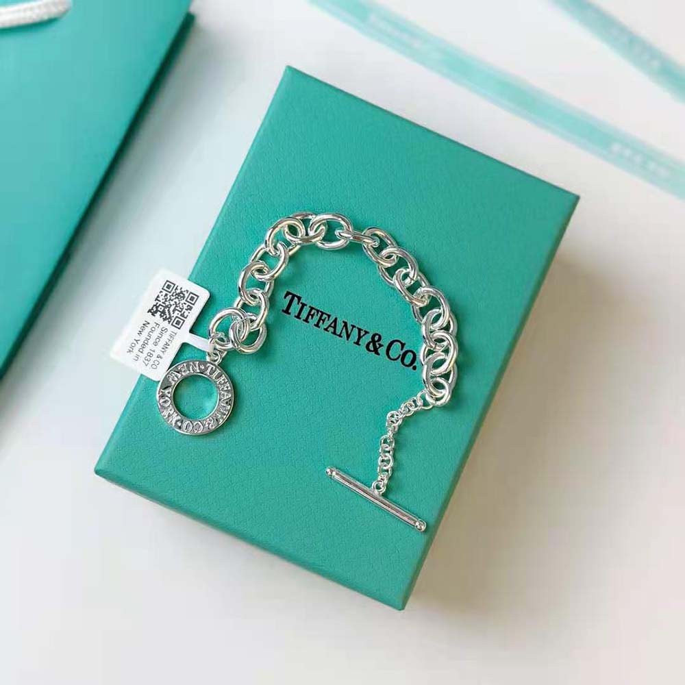 Tiffany Heart Tag Bracelet in Silver with a Diamond Medium (4)