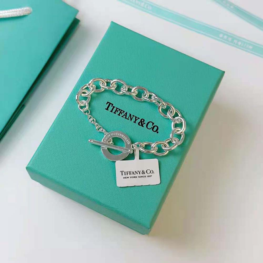 Tiffany Heart Tag Bracelet in Silver with a Diamond Medium (5)