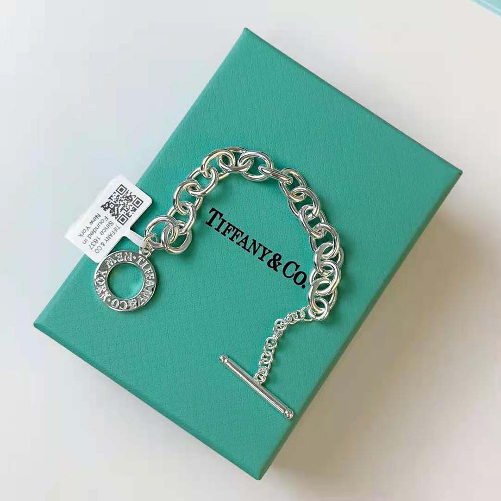 Tiffany Heart Tag Bracelet in Silver with a Diamond Medium (7)