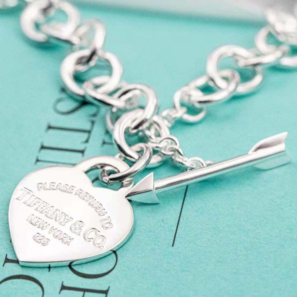 Tiffany Women Lovestruck Heart Tag Bracelet in Silver Medium (7)