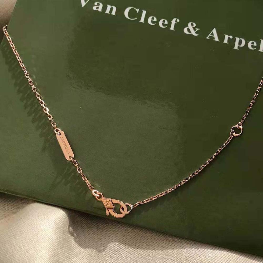 Van Cleef & Arpels Lady Perlée Clovers Pendant in Rose Gold (7)