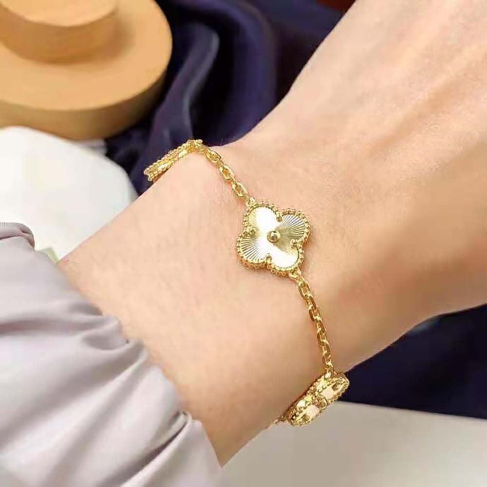 Van Cleef & Arpels Lady Vintage Alhambra Bracelet 5 Motifs in Yellow Gold (10)