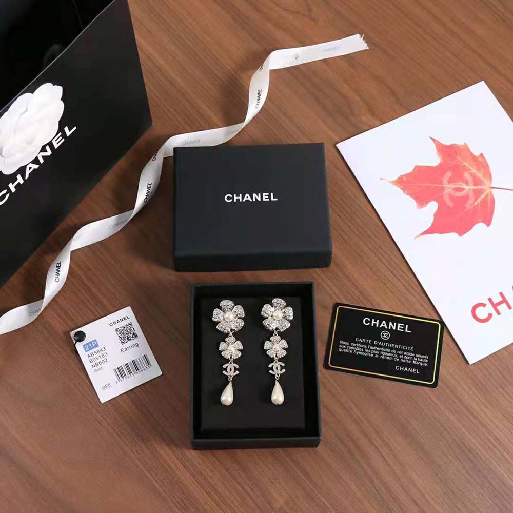 Chanel Women Clip-on Pendants in Gold Crystal & Pearly White (3)